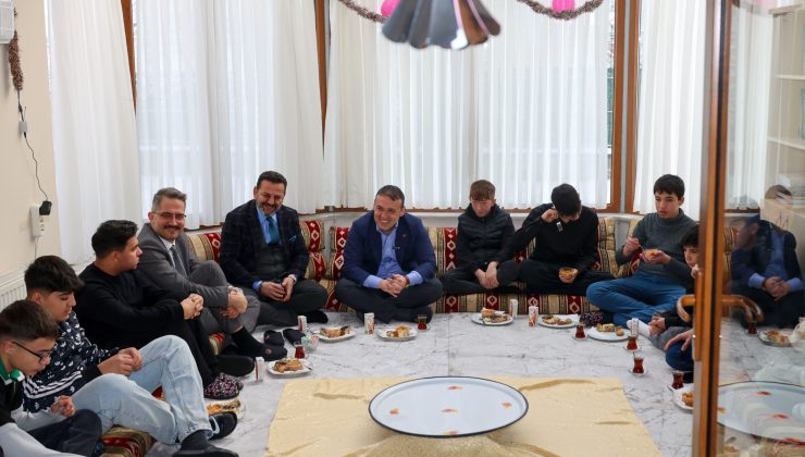 Vali Sözer’den Çocuk Evleri Sitesi ve huzurevini ziyaret