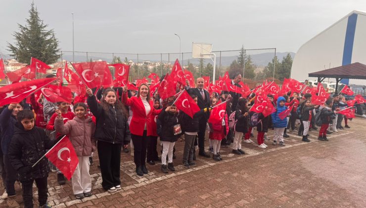 PAZARYERİ’NDE İKİNCİ DÖNEME BAYRAK SEVGİSİ DAMGA VURDU