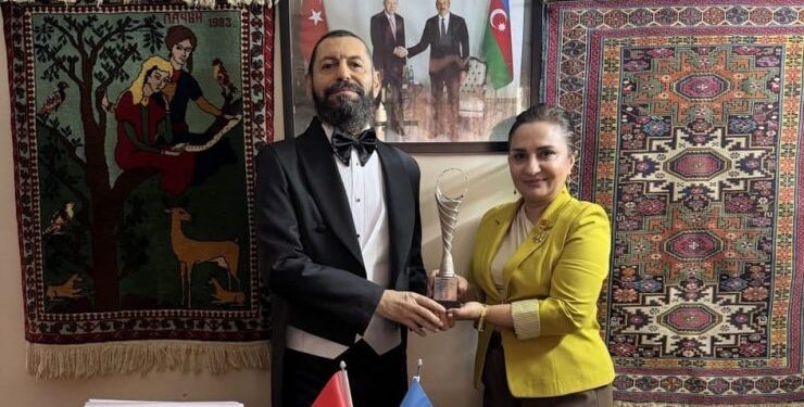 Dünyaca Ünlü Yazar Akif Manaf’a Anlamlı Ödül: “Barış Sanatı Ödülü”