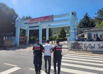 GÖÇMEN KAÇAKÇILIĞI SUÇUNDAN ARANAN ŞAHIS YAKALANDI